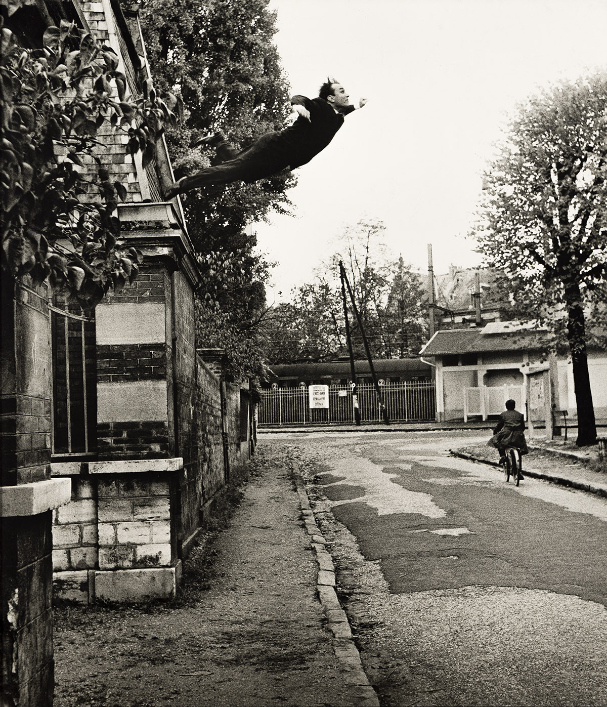 HARRY SHUNK (1924–2006)/JÁNOS KENDER (1937–2009) Le Saut de le Vide [Leap into the Void], Paris, artistic action by Yves Klein (1928-19